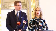 Antti Lindtman ja Tytti Tuppurainen tiedotustilaisuudessa.