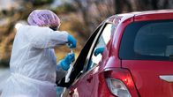 Koronavirustestausta Mehiläisen drivein-asemalla Espoon Tapiolassa.