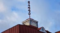 Rihimäen Kino-Sammon torni ja neonvalo Sampo