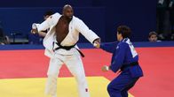 Jättimäinen ranskan Teddy Riner vastaan Etelä-Korean Joonhwan Lee.