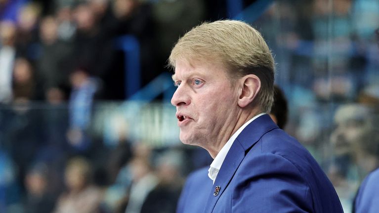 Jukka Rautakorpi valmentamassa. 