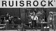 U2-yhtye esiintymässä Ruisrockissa vuonna 1982. 
