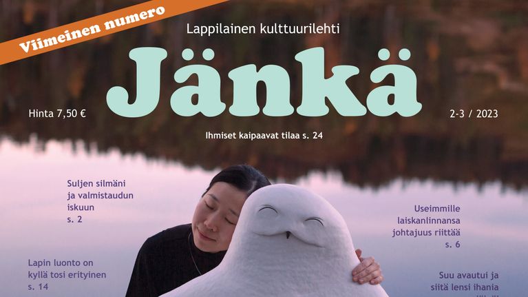 Jänkä-lehden kansikuva, jonka kuvassa laiturilla tyynen veden äärellä istuu tummahiuksinen nainen vaalean muumimaisen hahmon takana.