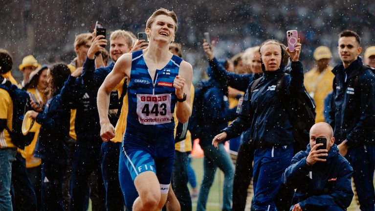 Leonard Markén löper i Sverigekampen 2025.
