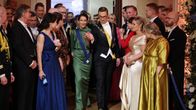 Presidentparet anländer till dansgolvet på självständighetsdagens mottagning 2024.