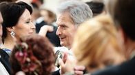 Sauli Niinistö ja Jenni Haukio tanssivat itsenäisyyspäivän vastaanotolla Presidentinlinnassa.