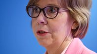Anna-Maja Henriksson lehdistötilaisuudessa.