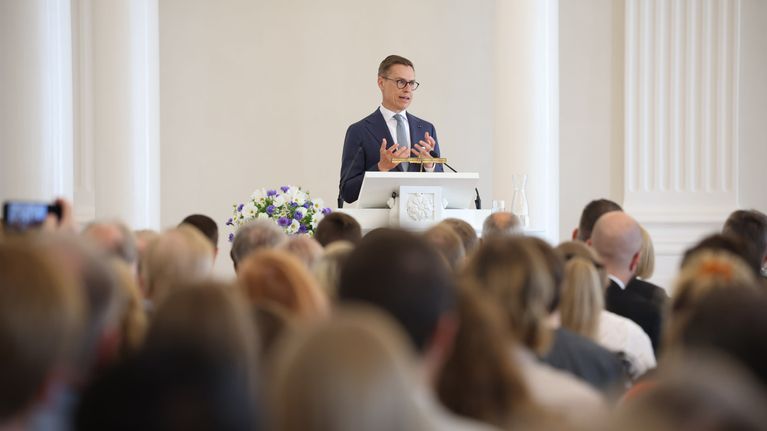 Alexander Stubb puhuu yleisölle.