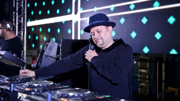 DJ Louie Vega esiintymässä Ison-Britannian Upminsterissä vuonna 2015.