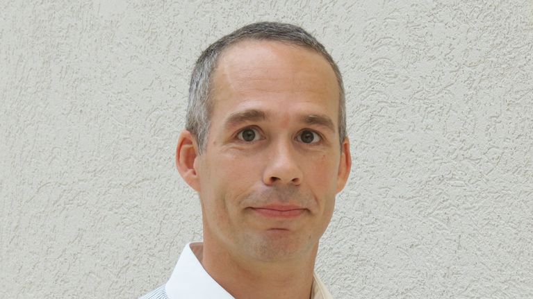 Kuvassa on ylitarkastaja Jarkko Liljander Verohallinnosta.