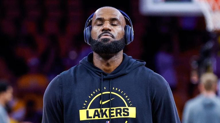 LeBron James lähikuvassa.