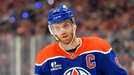 Connor McDavid lähikuvassa.