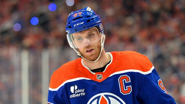Connor McDavid lähikuvassa.