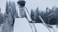 Puijon torni ja hyppyrimäet talvella 2025.