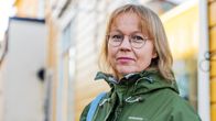 En person som bär en grön jacka av märket Didriksons.