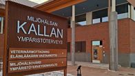 Kyltti, jossa lukee Kallan Ympäristöterveys.