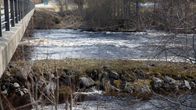 Kevättulvasta kuohuva Viannankoski Maaningalla Pohjois-Savossa.