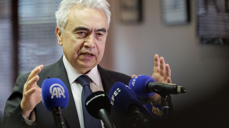 IEA johtajan Fatih Birolin mukaan Lähi-idän sota saattaa johtaa maailman pahimpaan energiakriisiin vuosikymmeniin.
