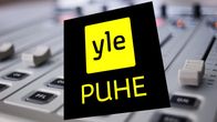 Yle Puheen logo ja äänipöytä.