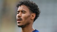 SJK:n Kelvin Pires laulamassa Kap Verden kansallislaulua.