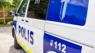 Poliisiauto parkissa.