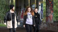 Suvi Davidsson, Ida Hiillos ja Sanna Lehto poseeraavat