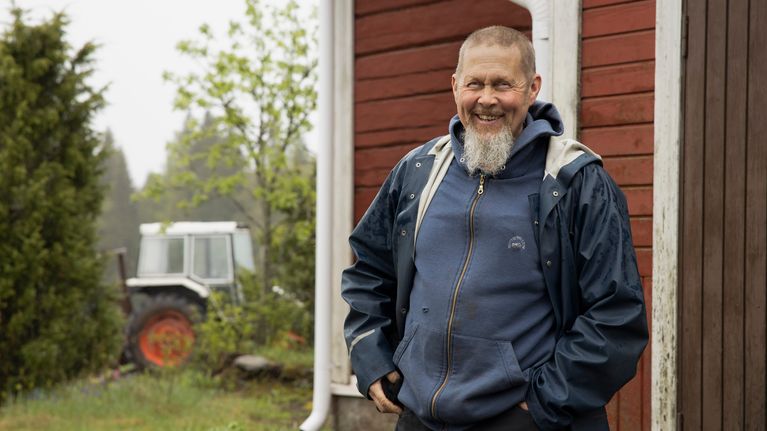 Markku Kankaanperä hymyilee.