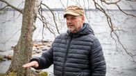 Kari Kulmala puhuu kotirannassaan Rääkkylässä.