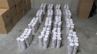 Tullin takavarikoimia nuuskapurkkeja varastossa.
