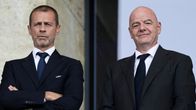 Aleksander Ceferin ja Gianni Infantino katsomassa Sveitsin ja Italian pudotuspeliottelua EM-kisoissa 2024.