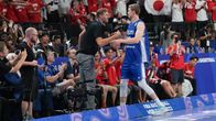 Lauri Markkanen ja Dirk Nowitzki kohtasivat Suomen ja Japanin MM-ottelun jälkeen.