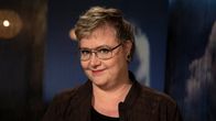 Kirjailija Raisa Omaheimo Flinkkilä & Kellomäki -ohjelman haastattelussa. Kuva otettu Mediapoliksen studiolla Tampereella.