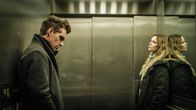 Lauri Tilkanen som Sakari Nurmi och Pihla Viitala som Sofia Karppi i tv-serien Karppi.