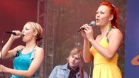 YleX Pop 2005, PMMP -yhtye lavalla, kesäkumibiisin esittäjät.