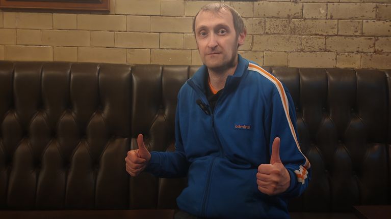 Thomas O'Dea, Englannin ja Oldham Athleticin kannattaja.