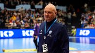 Finlands landslagstränare i handboll, Ola Lindgren, under en landskamp mot Montenegro.