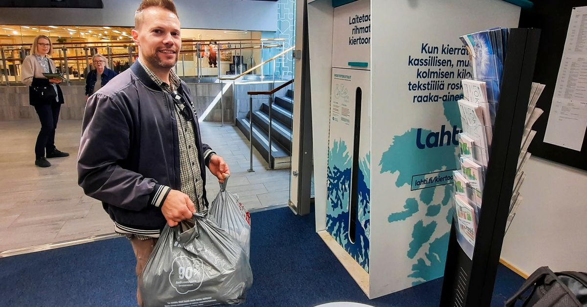 Här byts gamla kläder mot kaffe och bad – pantsystem försöker få ...