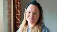 Nainen hymyilee kameralle. Leena Fofonoff. Myöhemmin Irene Fofonoff. 