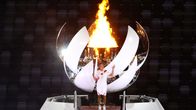 Naomi Osaka sytytti olympiatulen Tokion olympialaisten avajaisissa.