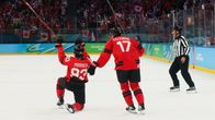 Mitch Marner ja Macklin Celebrini juhlivat voittoa.