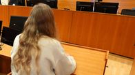 Syytetty nainen ja hänen asianajaja. Kuvauspäivä 5.6.2024.