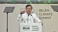 Kolumbian presidentti Gustavo Petro puhuu ilmastokokouksessa.