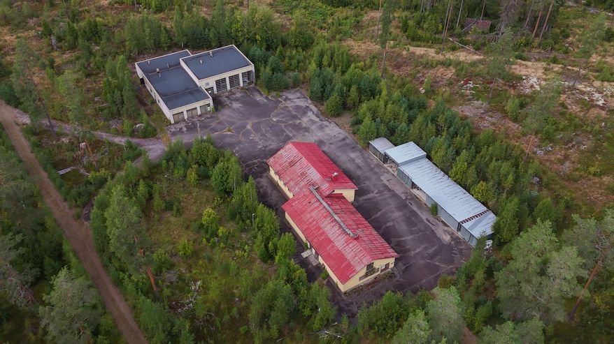 Savanjärven entisen varuskunta-alueen rakennuksia Miehikkälässä.