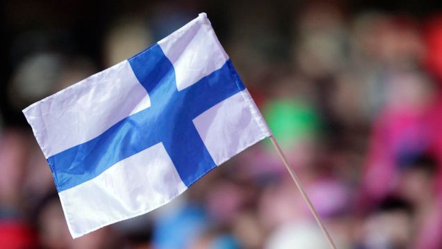 Suomen lippu katsomossa.