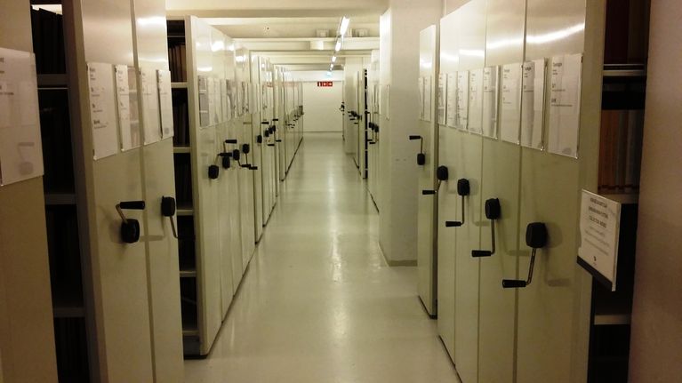 unis bibliotekskällare