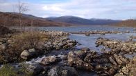 Kilpisjärvi. Taustalla tuntureita.