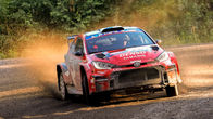 Jari-Matti Latvala sivuluisussa lauantain päätöserikoiskokeella Leustu kakkosella.