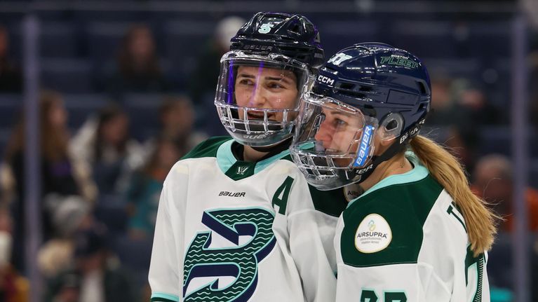 Boston Fleetin Megan Keller ja Susanna Tapani kuvassa.