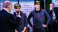 Max Hauke och Dominik Baldau intervjuas på en pressträff under VM.