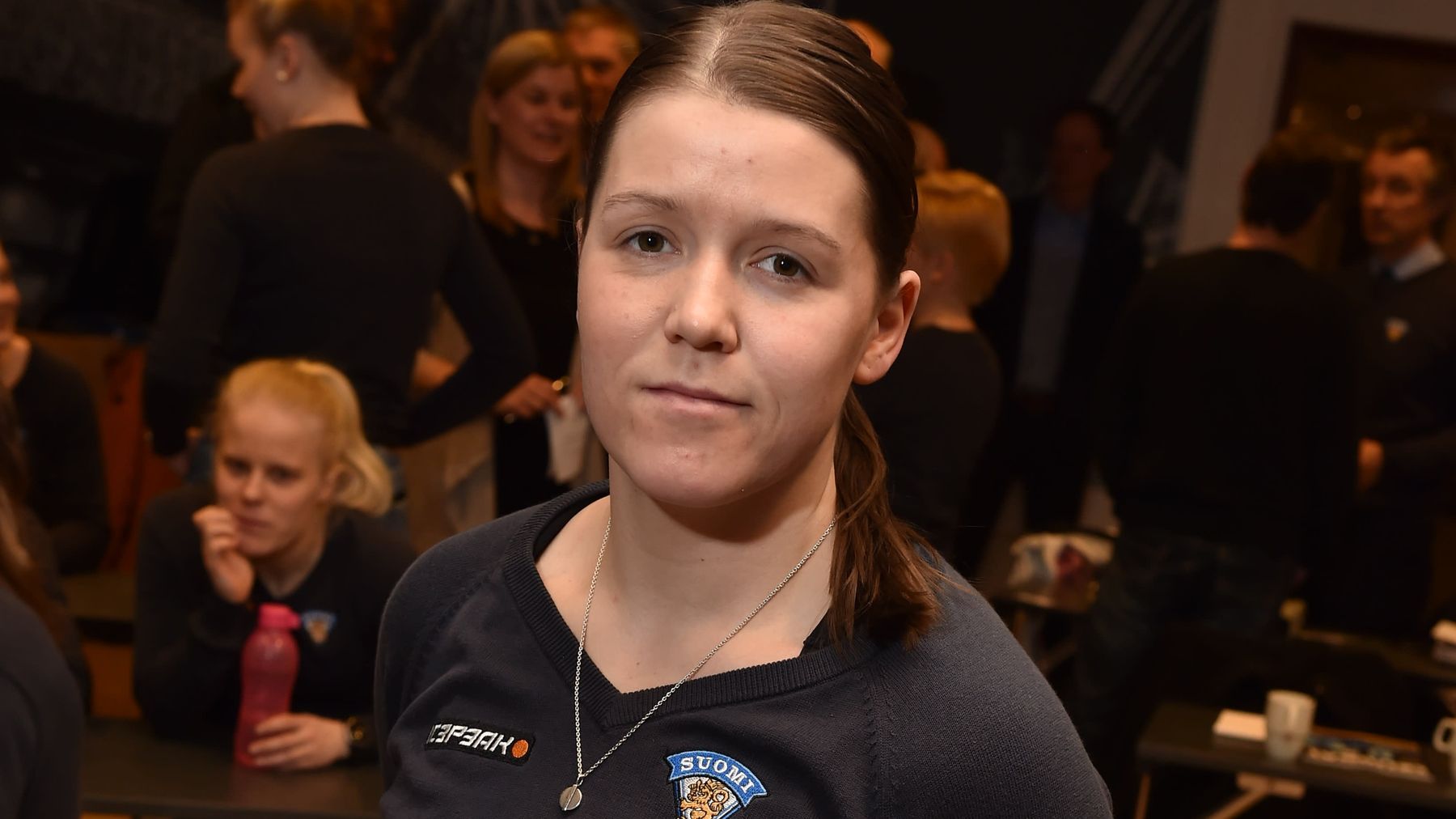 Michelle Karvinen poseeraa nuorena.